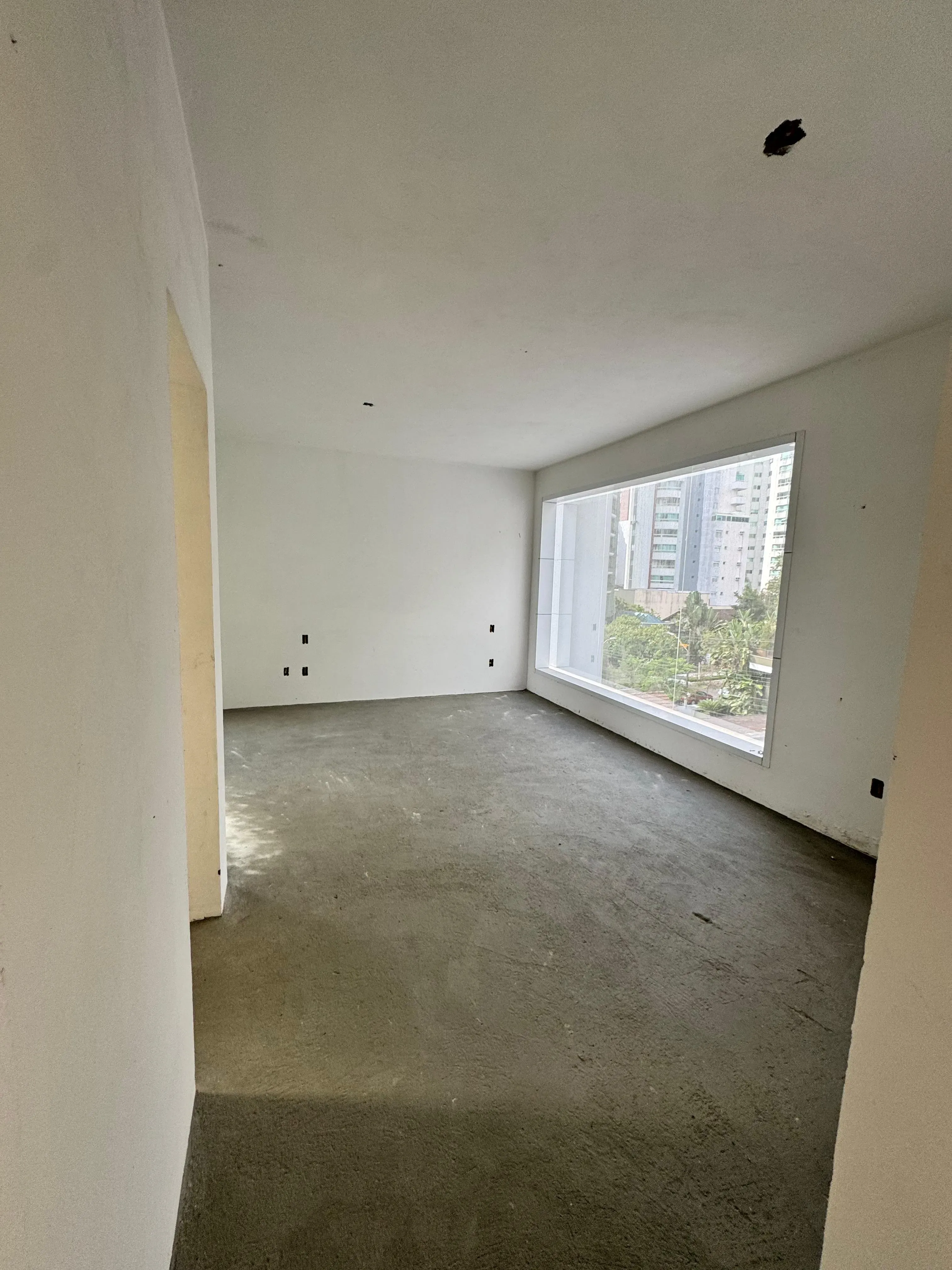 Casa com 4 dormitórios sendo 2 suítes e ampla garagem a no bairro Jardim Blumenau - Blumenau/SC