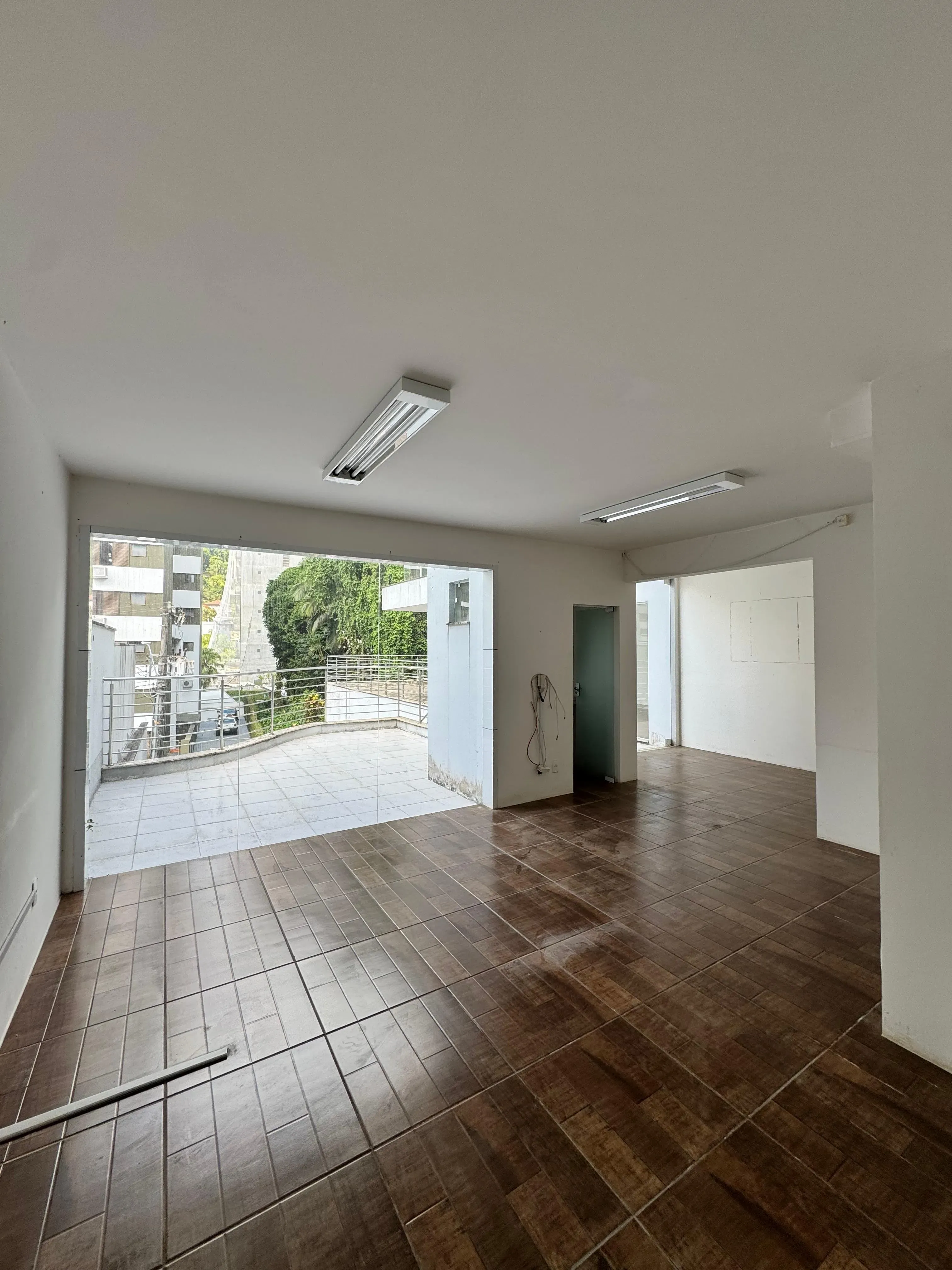 Casa com 4 dormitórios sendo 2 suítes e ampla garagem a no bairro Jardim Blumenau - Blumenau/SC