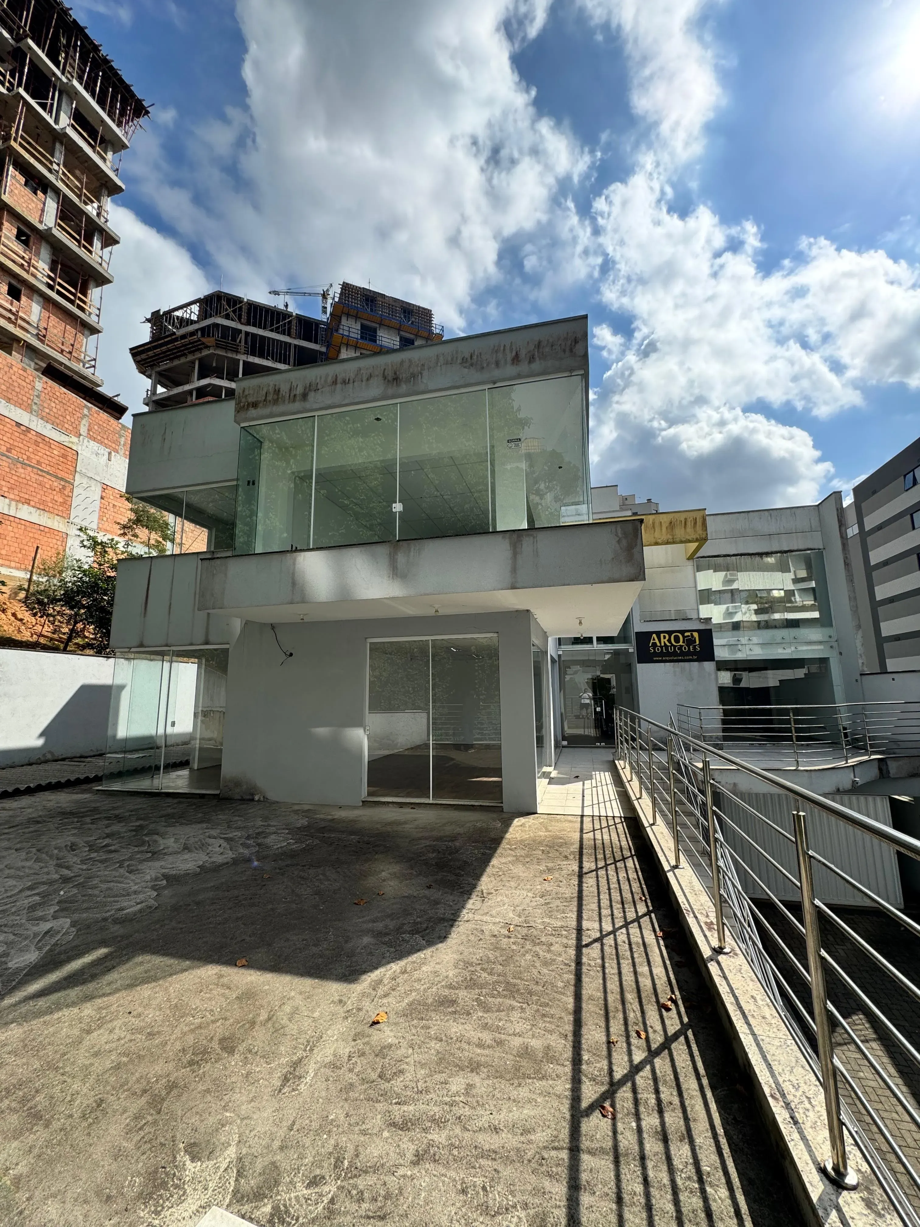 Casa com 4 dormitórios sendo 2 suítes e ampla garagem a no bairro Jardim Blumenau - Blumenau/SC