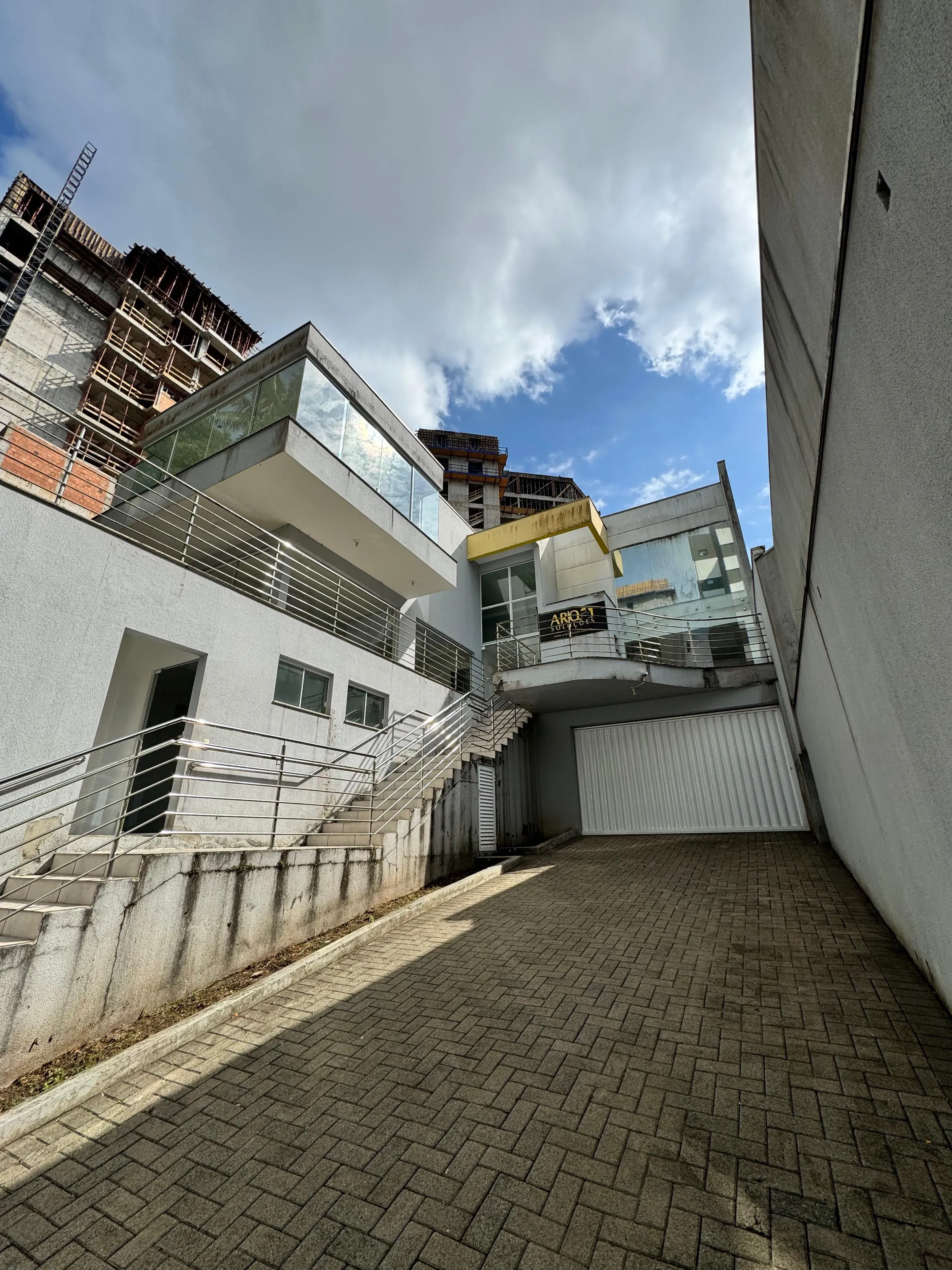 Casa com 4 dormitórios sendo 2 suítes e ampla garagem a no bairro Jardim Blumenau - Blumenau/SC