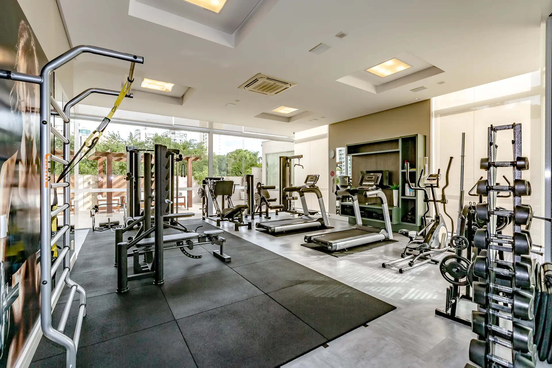 Apartamento com 3 dormitórios sendo 3 suítes e 3 vagas de garagem em Balneário Camboriú/SC