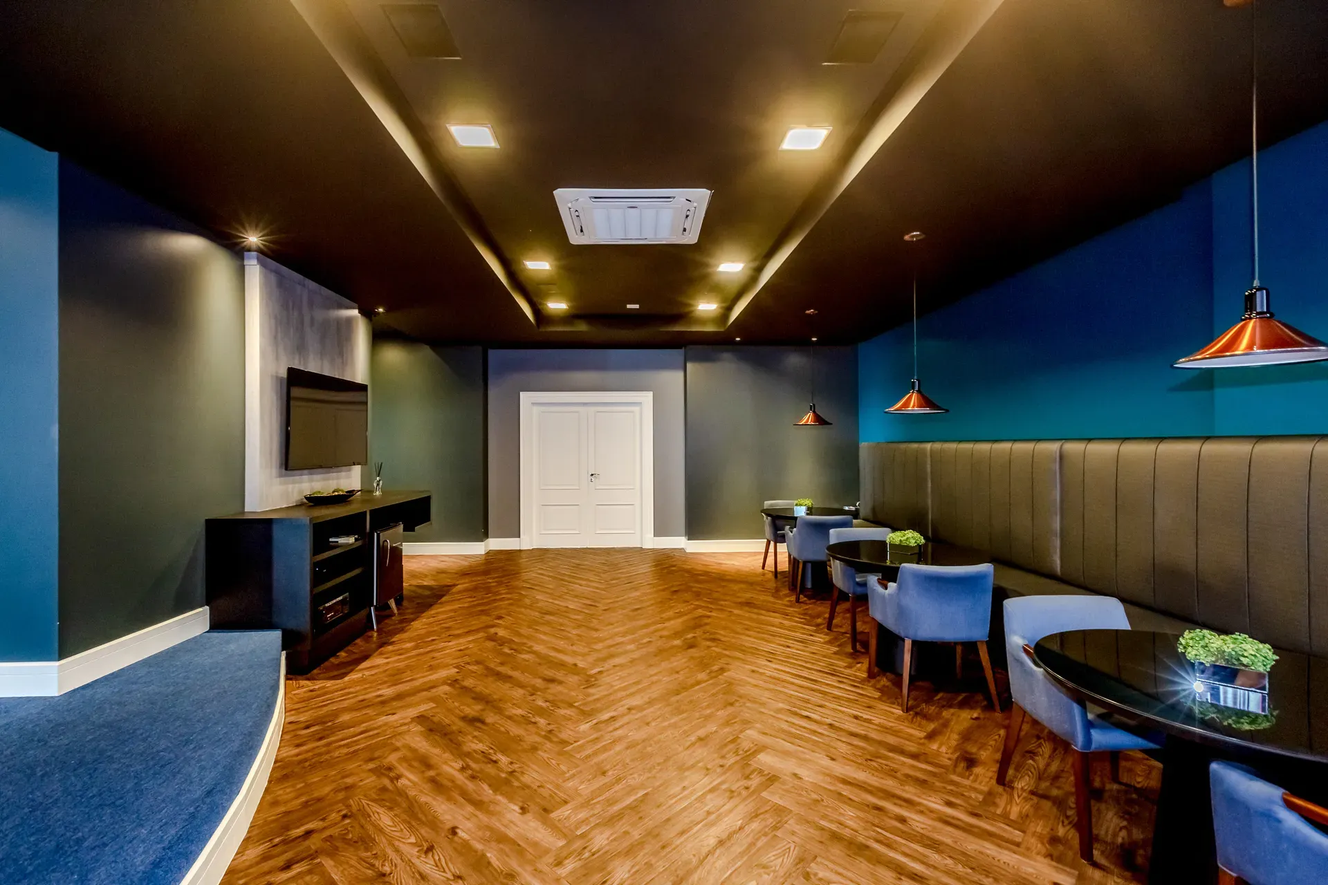 Apartamento com 3 dormitórios sendo 3 suítes e 3 vagas de garagem em Balneário Camboriú/SC