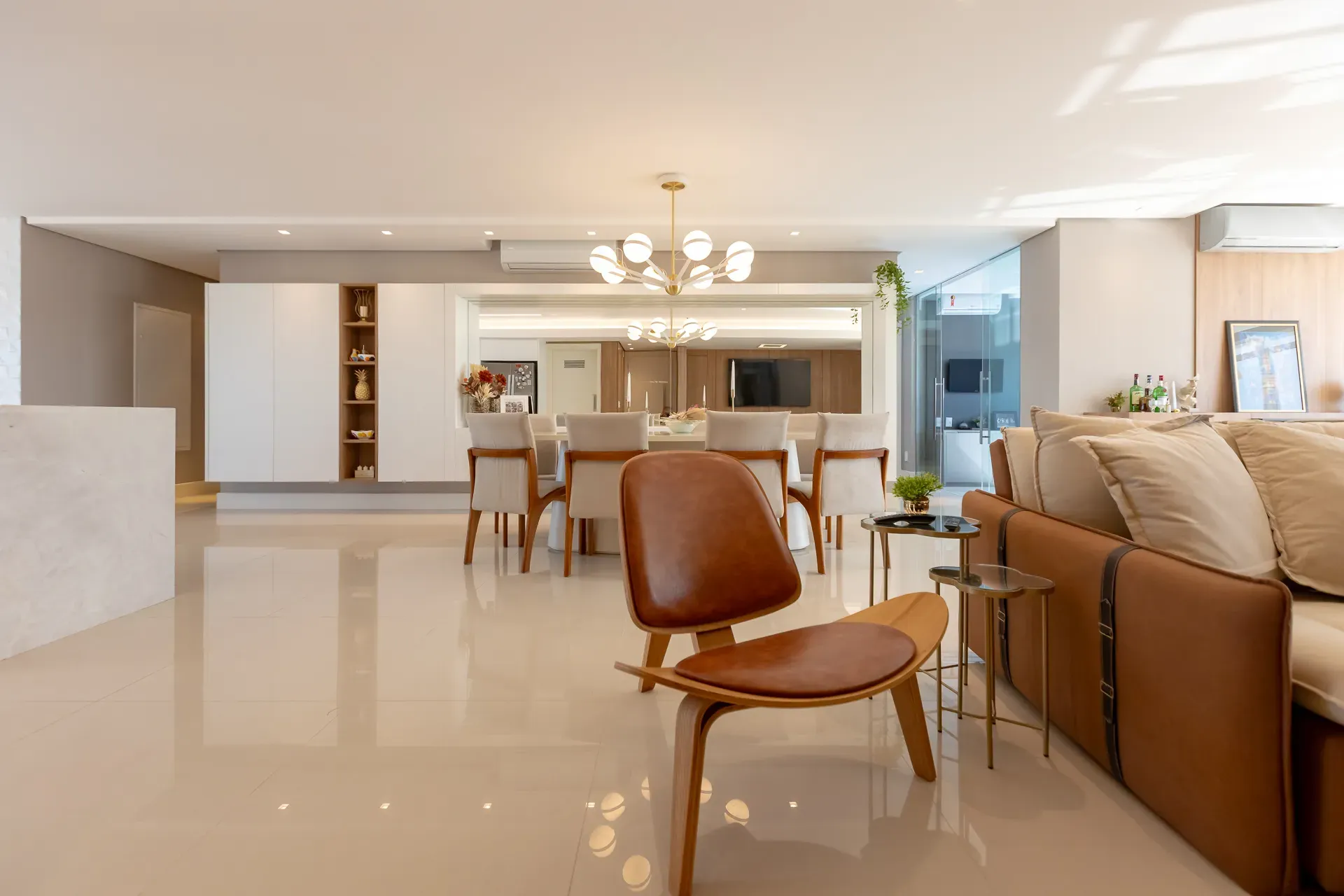 Apartamento com 3 dormitórios sendo 3 suítes e 3 vagas de garagem em Balneário Camboriú/SC