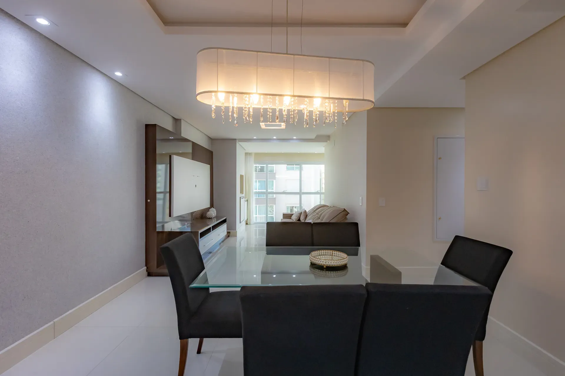 Apartamento com 3 dormitórios sendo 3 suítes e 3 vagas de garagem em Balneário Camboriú/SC