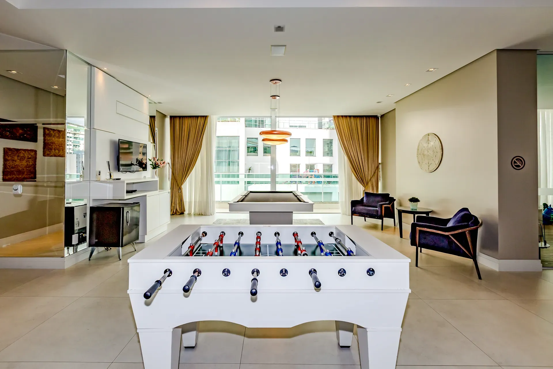 Apartamento com 3 dormitórios sendo 3 suítes e 3 vagas de garagem em Balneário Camboriú/SC