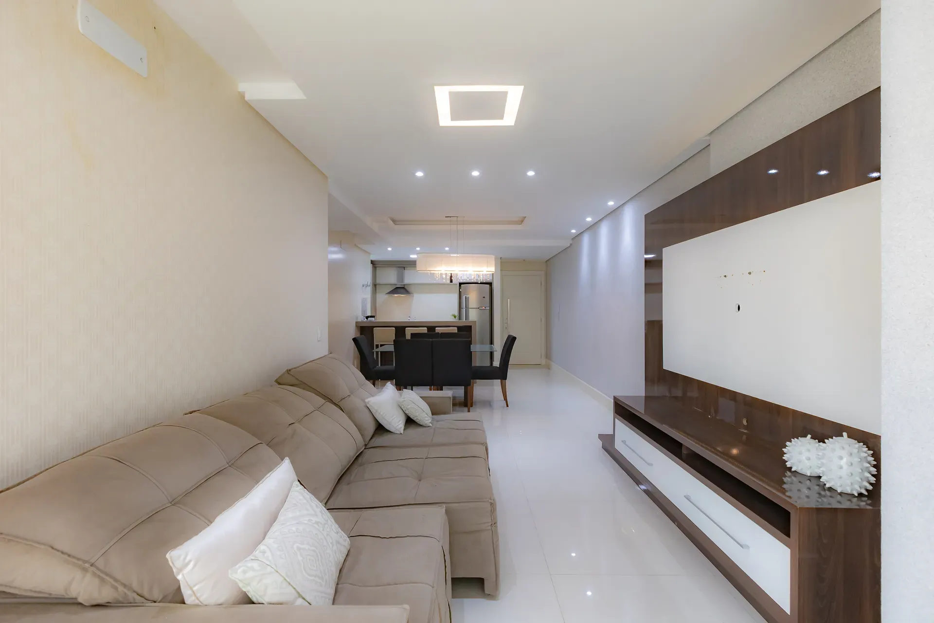 Apartamento com 3 dormitórios sendo 3 suítes e 3 vagas de garagem em Balneário Camboriú/SC