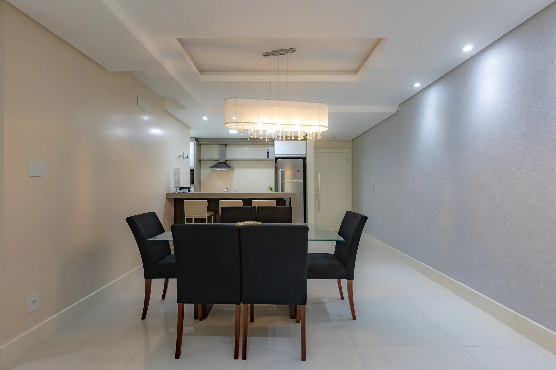 Apartamento com 3 dormitórios sendo 3 suítes e 3 vagas de garagem em Balneário Camboriú/SC