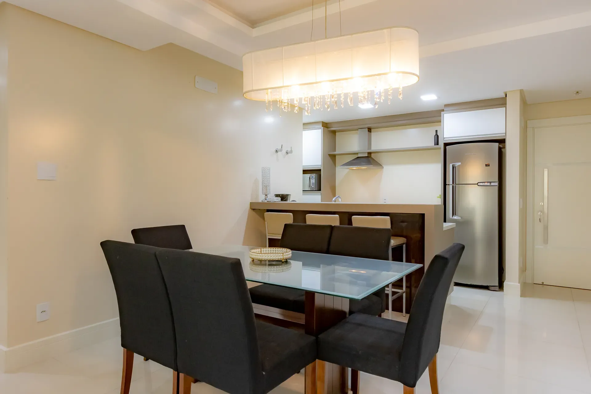 Apartamento com 3 dormitórios sendo 3 suítes e 3 vagas de garagem em Balneário Camboriú/SC