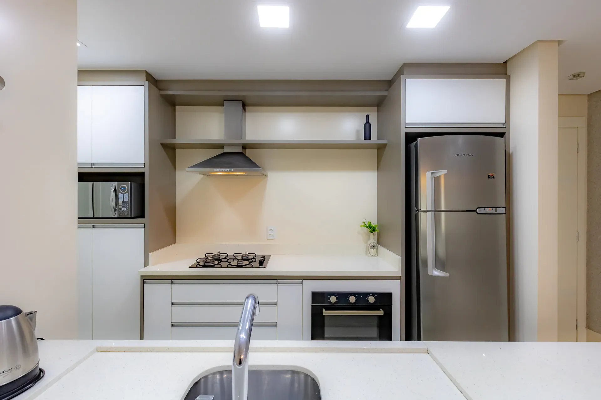 Apartamento com 3 dormitórios sendo 3 suítes e 3 vagas de garagem em Balneário Camboriú/SC