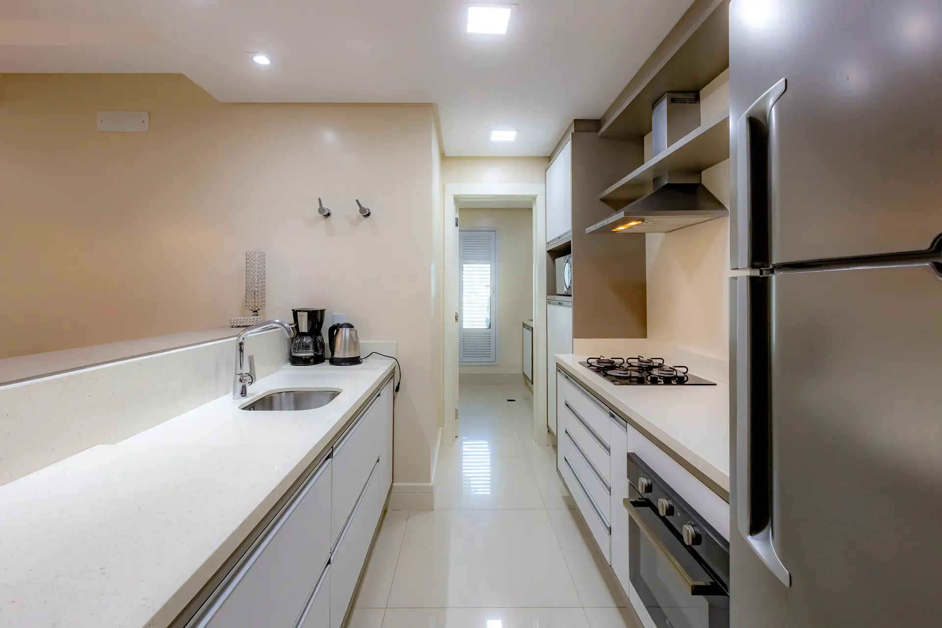 Apartamento com 3 dormitórios sendo 3 suítes e 3 vagas de garagem em Balneário Camboriú/SC