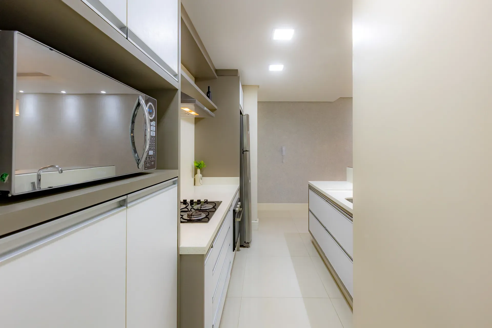 Apartamento com 3 dormitórios sendo 3 suítes e 3 vagas de garagem em Balneário Camboriú/SC