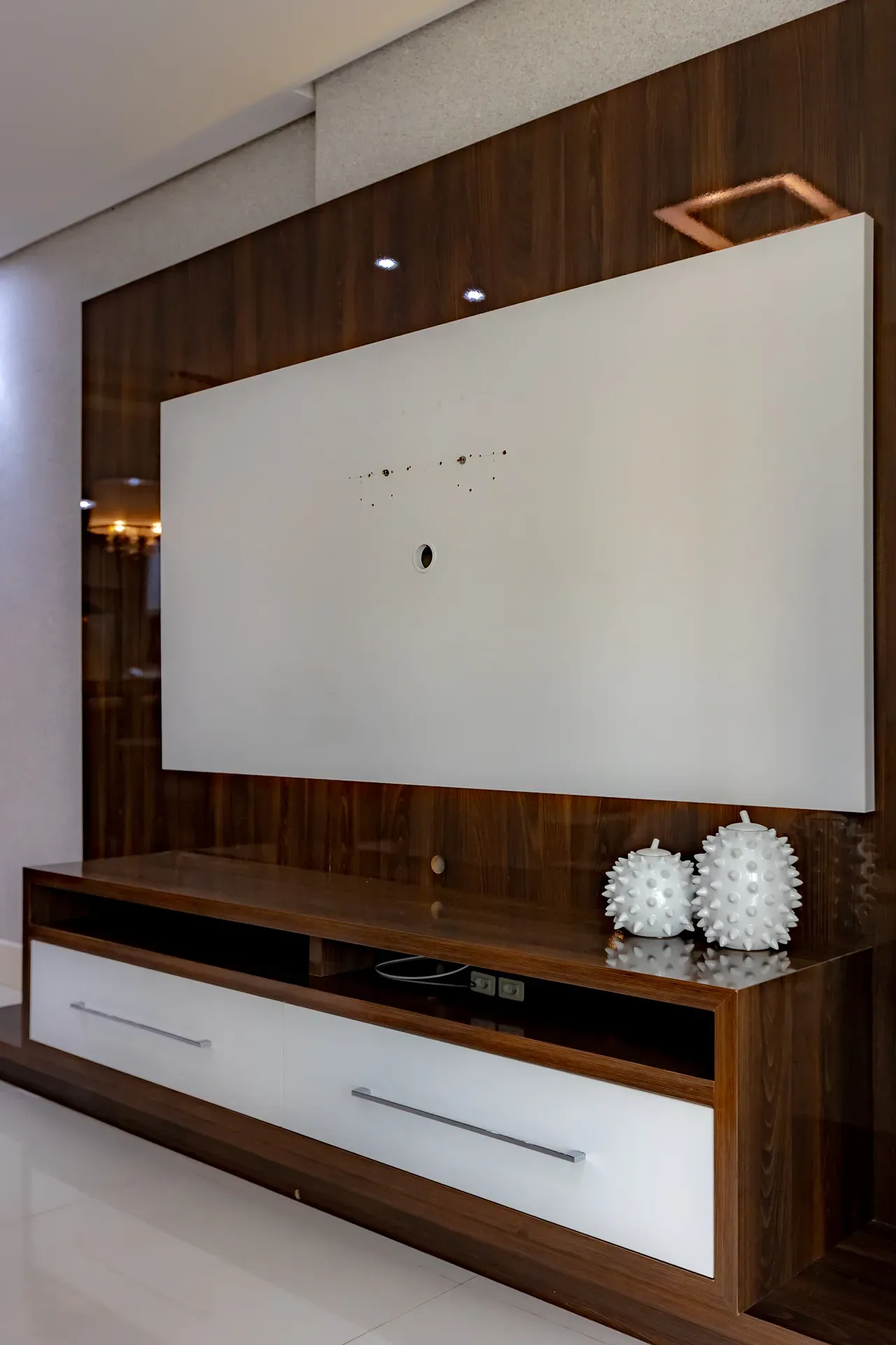 Apartamento com 3 dormitórios sendo 3 suítes e 3 vagas de garagem em Balneário Camboriú/SC