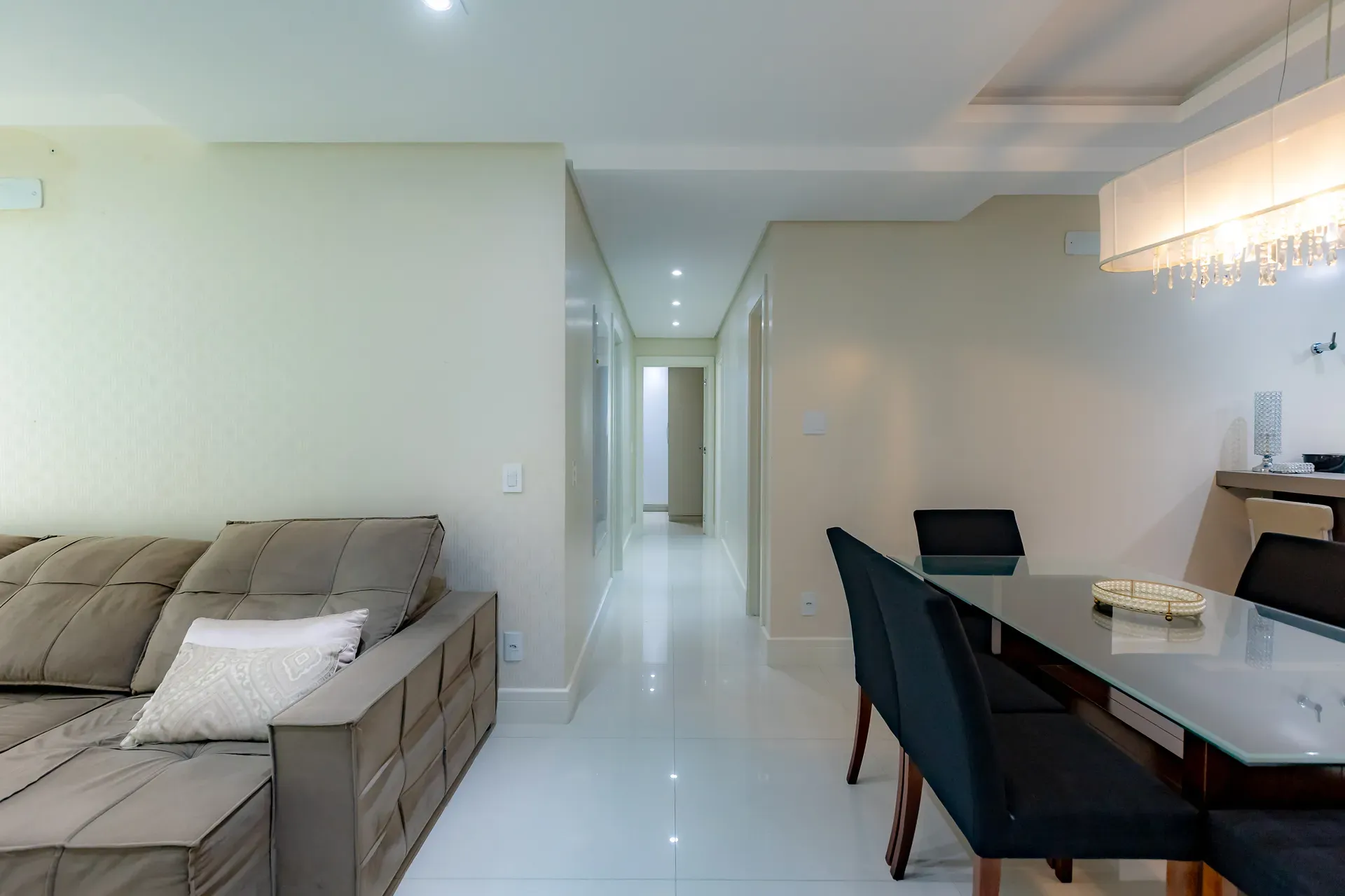 Apartamento com 3 dormitórios sendo 3 suítes e 3 vagas de garagem em Balneário Camboriú/SC