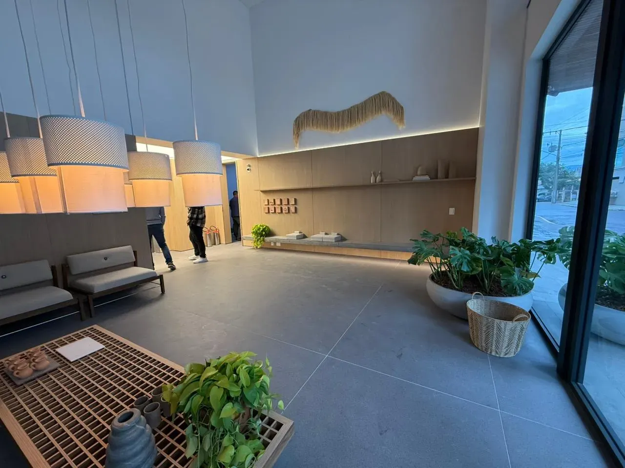 Apartamento com 3 dormitórios sendo 3 suítes e 2 vagas de garagem em Itapema/SC