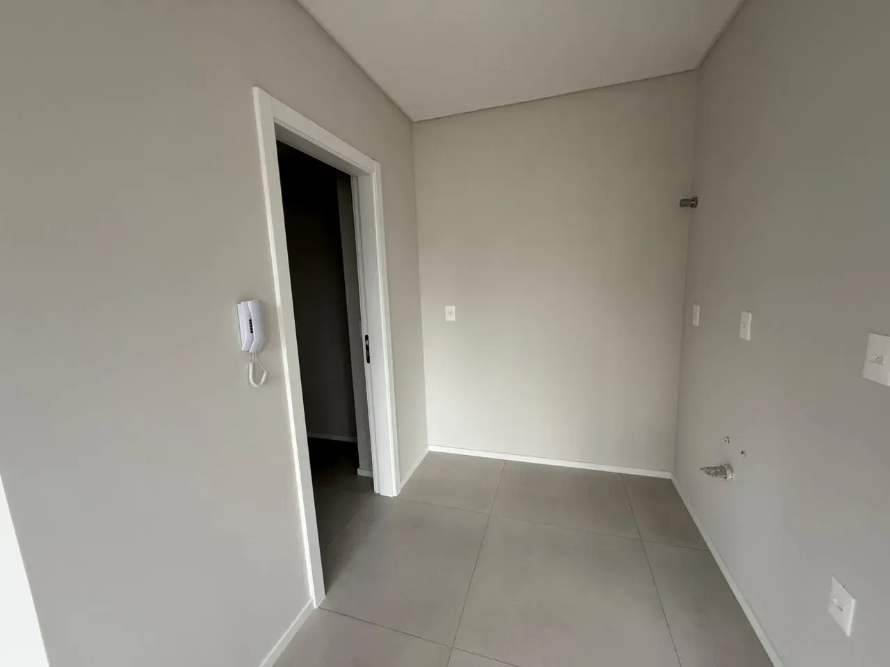 Apartamento com 3 dormitórios sendo 3 suítes e 2 vagas de garagem em Itapema/SC