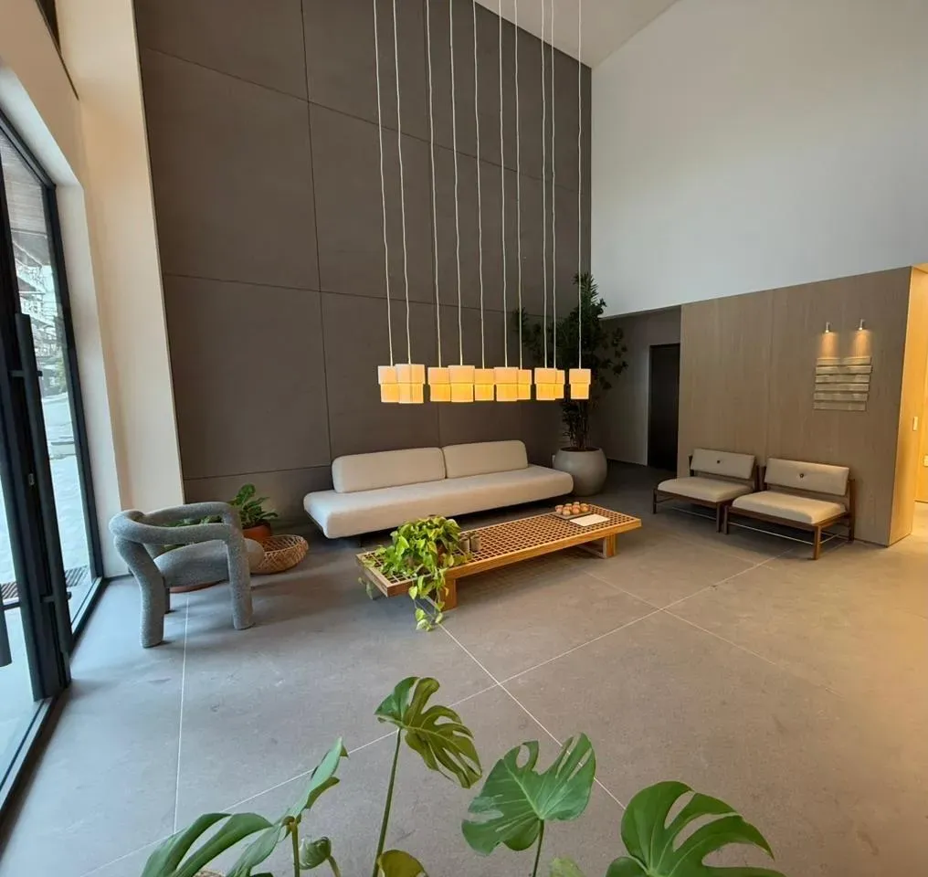 Apartamento com 3 dormitórios sendo 3 suítes e 2 vagas de garagem em Itapema/SC