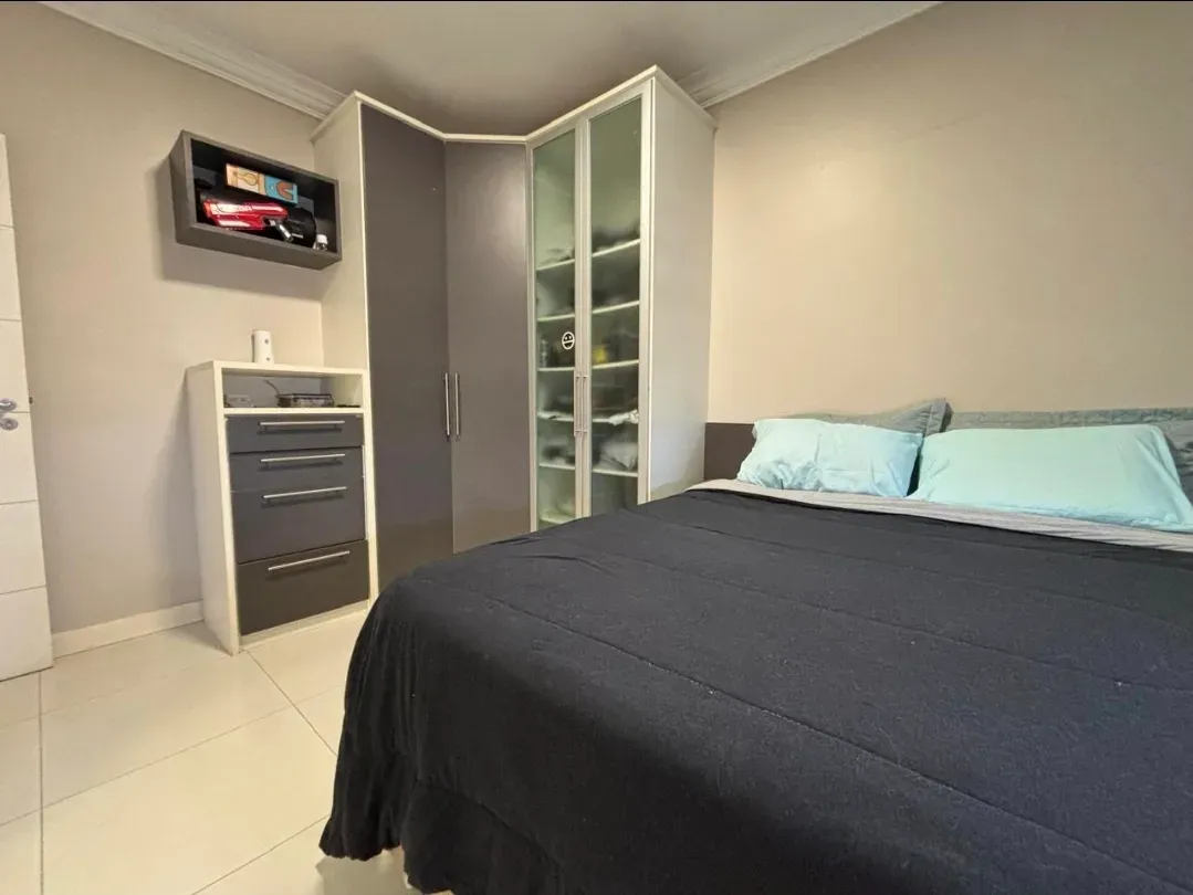 Cobertura duplex mobiliada e decorada vista mar com 4 suítes e 1 vaga em Meia Praia Itapema