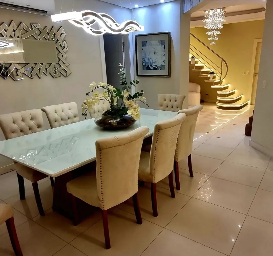 Cobertura duplex mobiliada e decorada vista mar com 4 suítes e 1 vaga em Meia Praia Itapema