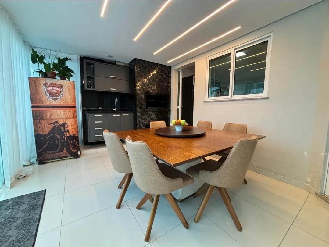 Cobertura duplex mobiliada e decorada vista mar com 4 suítes e 1 vaga em Meia Praia Itapema