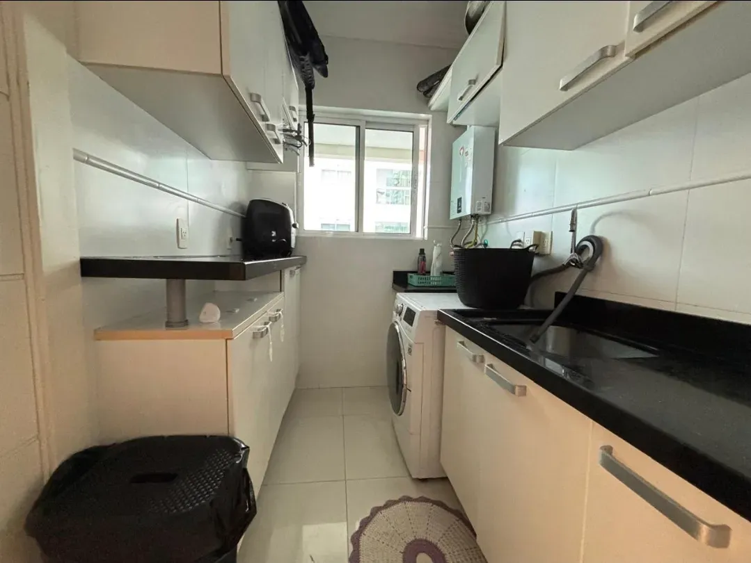 Cobertura duplex mobiliada e decorada vista mar com 4 suítes e 1 vaga em Meia Praia Itapema