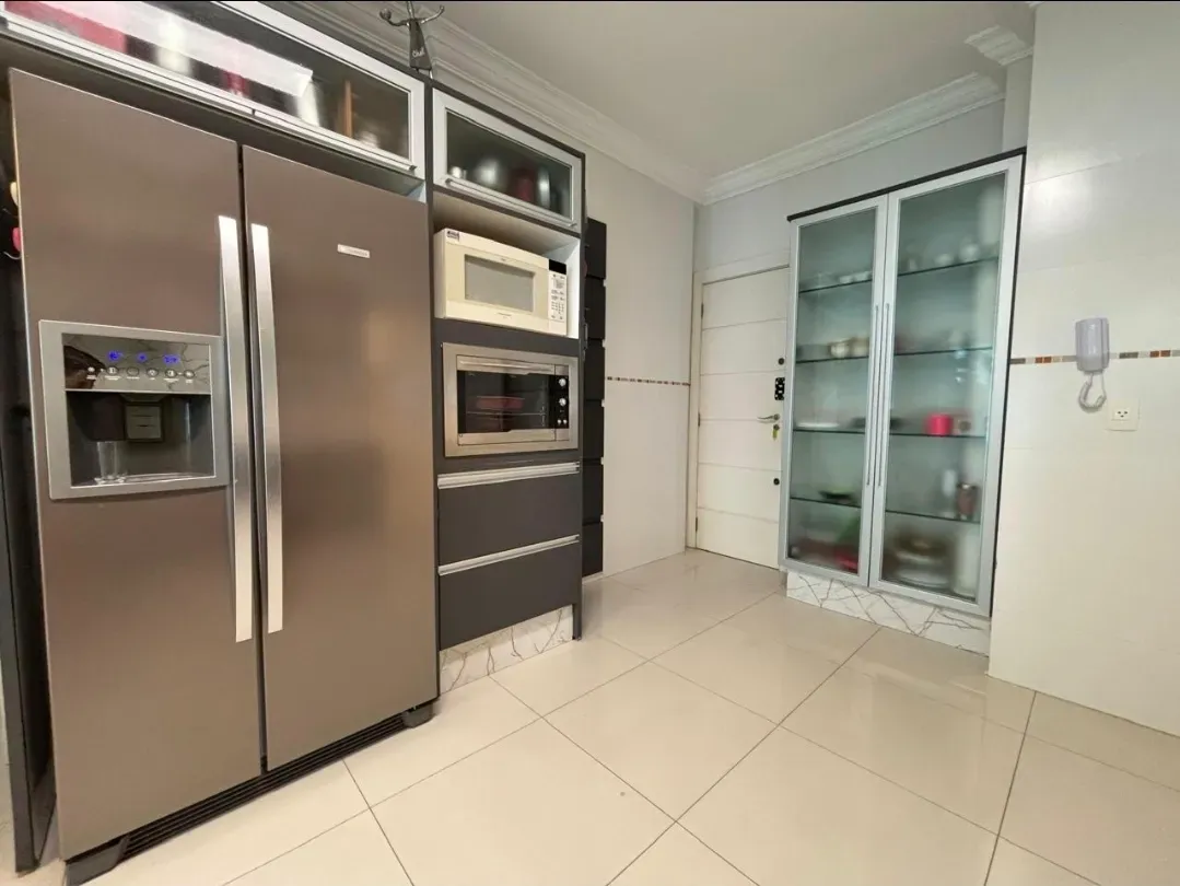 Cobertura duplex mobiliada e decorada vista mar com 4 suítes e 1 vaga em Meia Praia Itapema