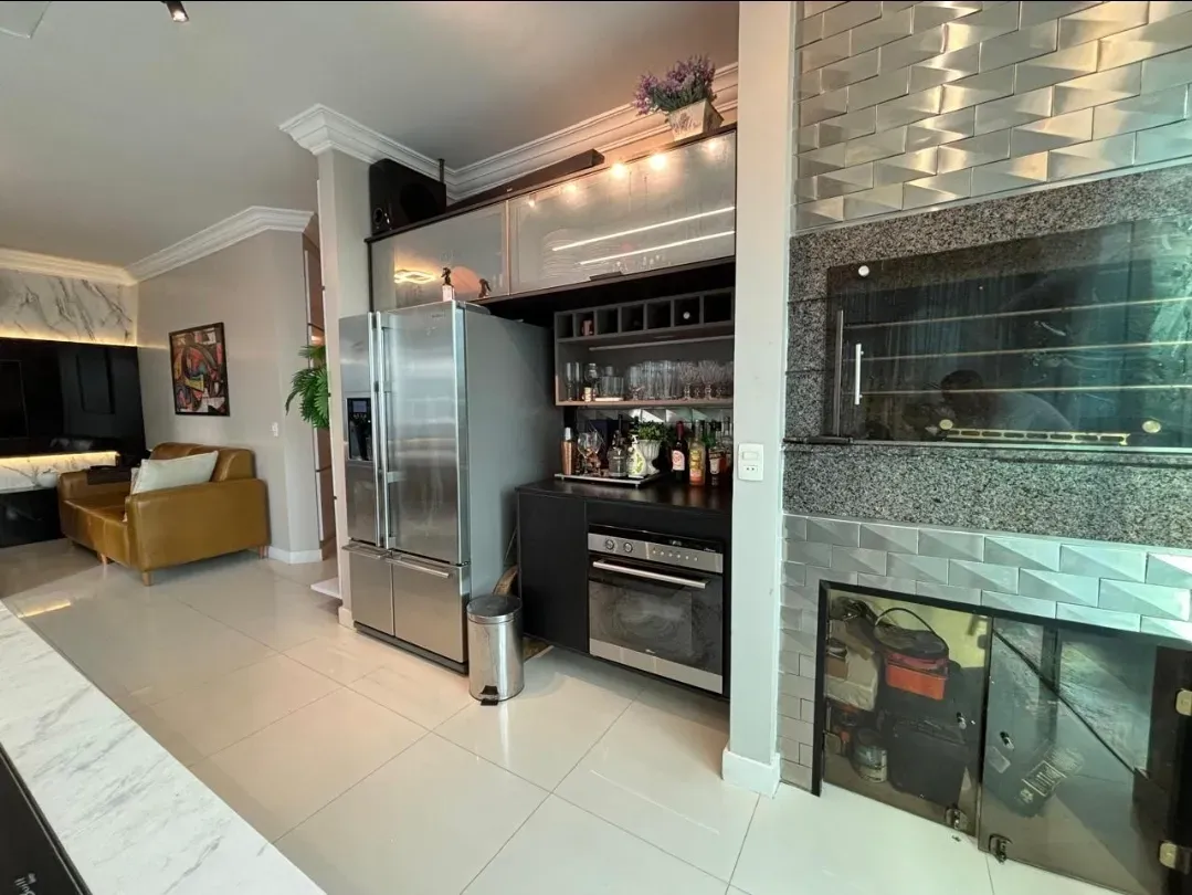 Cobertura duplex mobiliada e decorada vista mar com 4 suítes e 1 vaga em Meia Praia Itapema