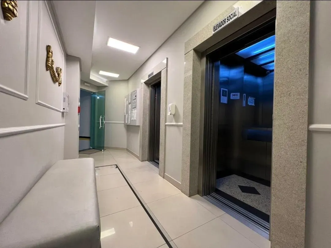 Cobertura duplex mobiliada e decorada vista mar com 4 suítes e 1 vaga em Meia Praia Itapema