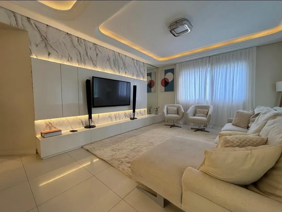 Cobertura duplex mobiliada e decorada vista mar com 4 suítes e 1 vaga em Meia Praia Itapema