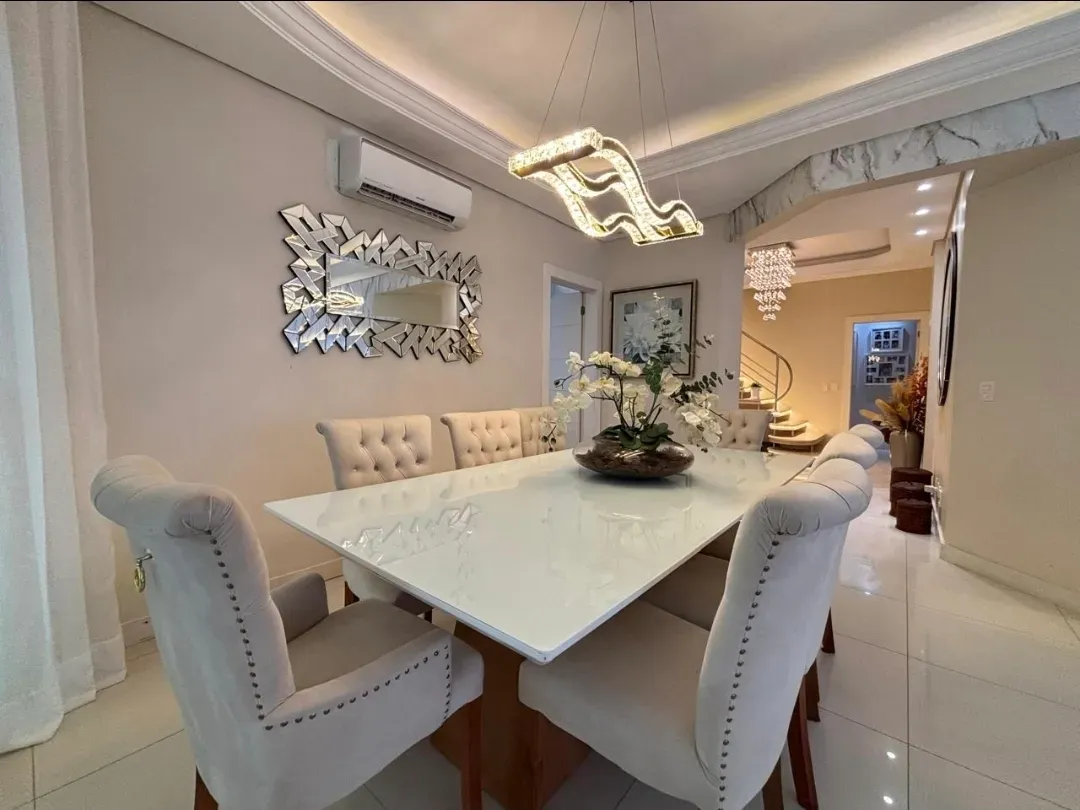 Cobertura duplex mobiliada e decorada vista mar com 4 suítes e 1 vaga em Meia Praia Itapema