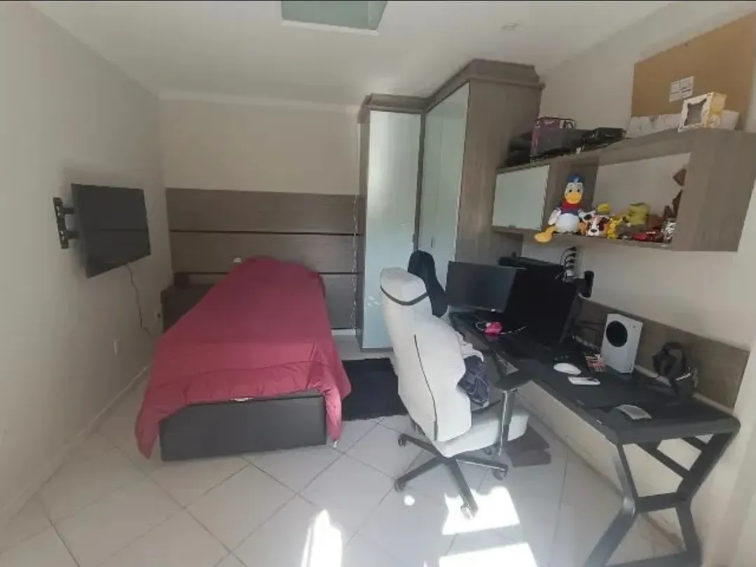 Ampla casa com 4 suítes e 4 vagas de garage, piscina e área de festa espaçosa - Fazendinha Itajaí/SC