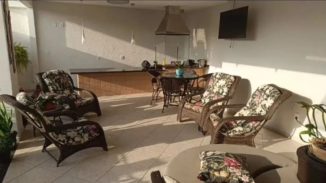Ampla casa com 4 suítes e 4 vagas de garage, piscina e área de festa espaçosa - Fazendinha Itajaí/SC
