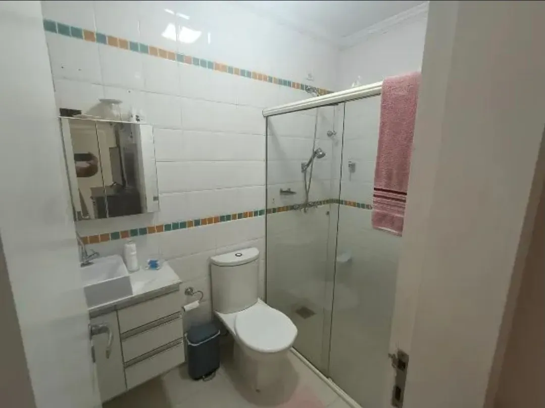 Ampla casa com 4 suítes e 4 vagas de garage, piscina e área de festa espaçosa - Fazendinha Itajaí/SC