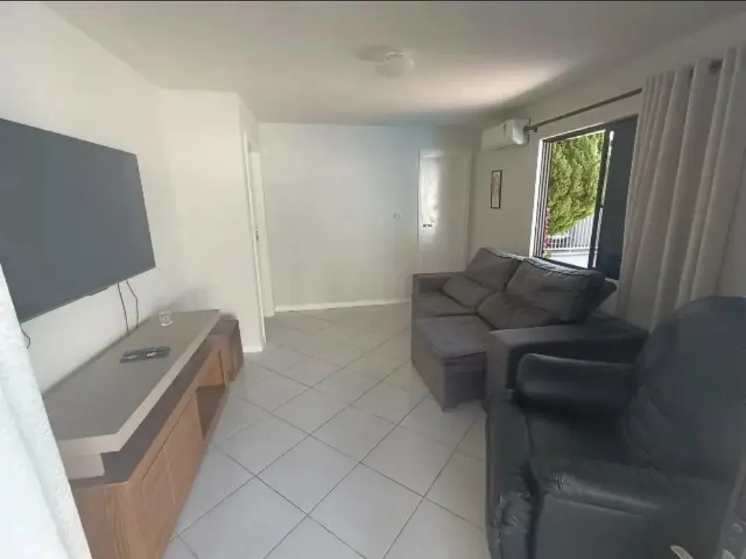 Ampla casa com 4 suítes e 4 vagas de garage, piscina e área de festa espaçosa - Fazendinha Itajaí/SC