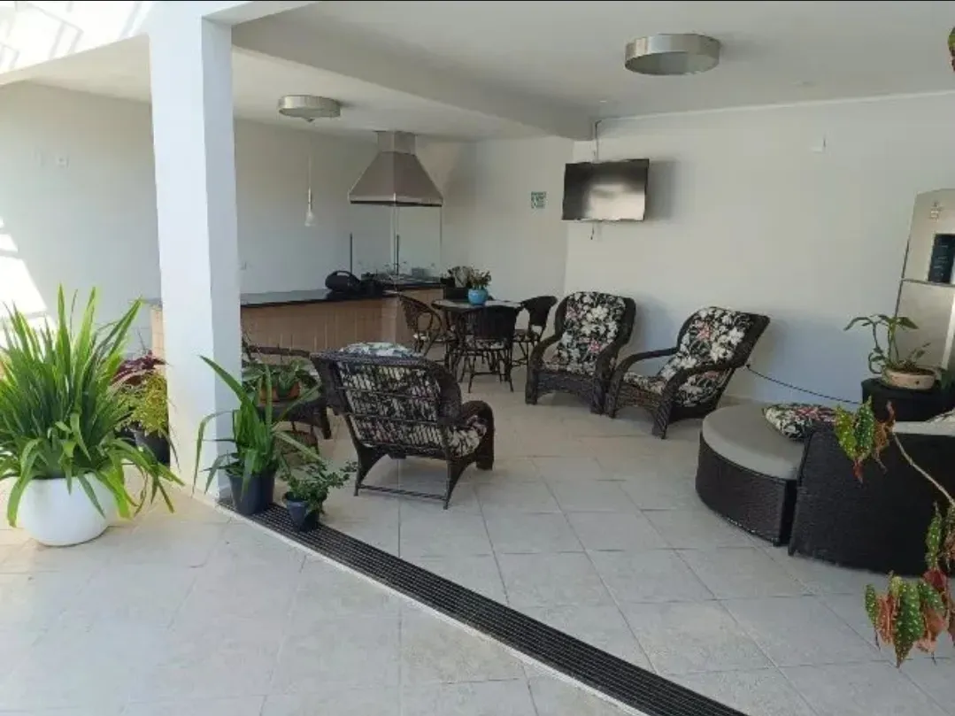 Ampla casa com 4 suítes e 4 vagas de garage, piscina e área de festa espaçosa - Fazendinha Itajaí/SC