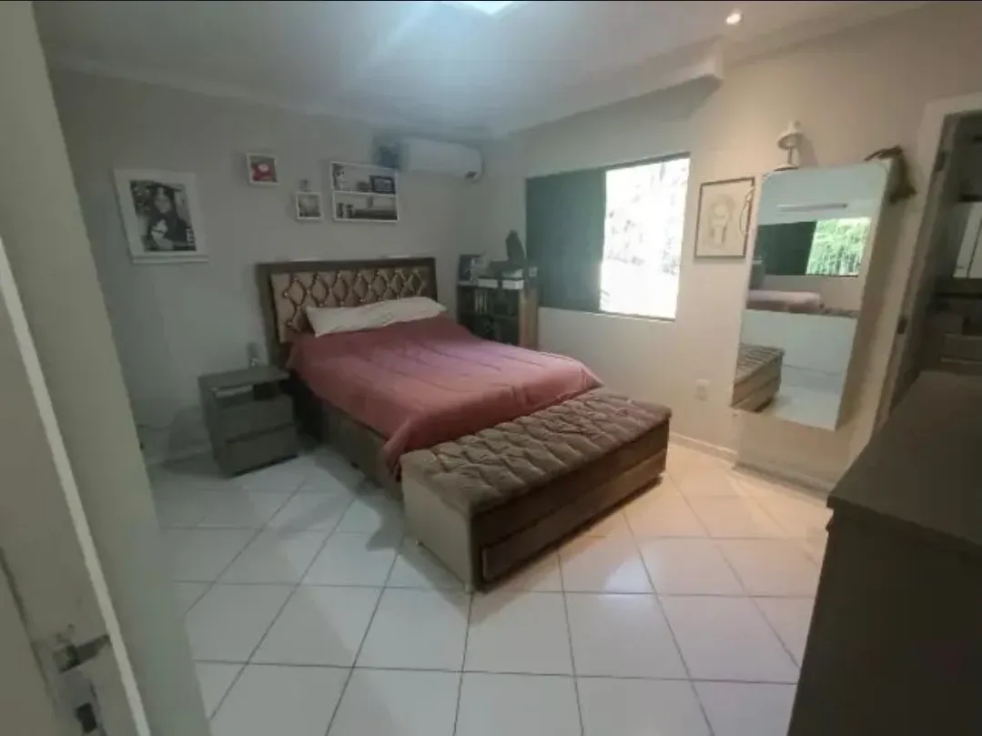 Ampla casa com 4 suítes e 4 vagas de garage, piscina e área de festa espaçosa - Fazendinha Itajaí/SC