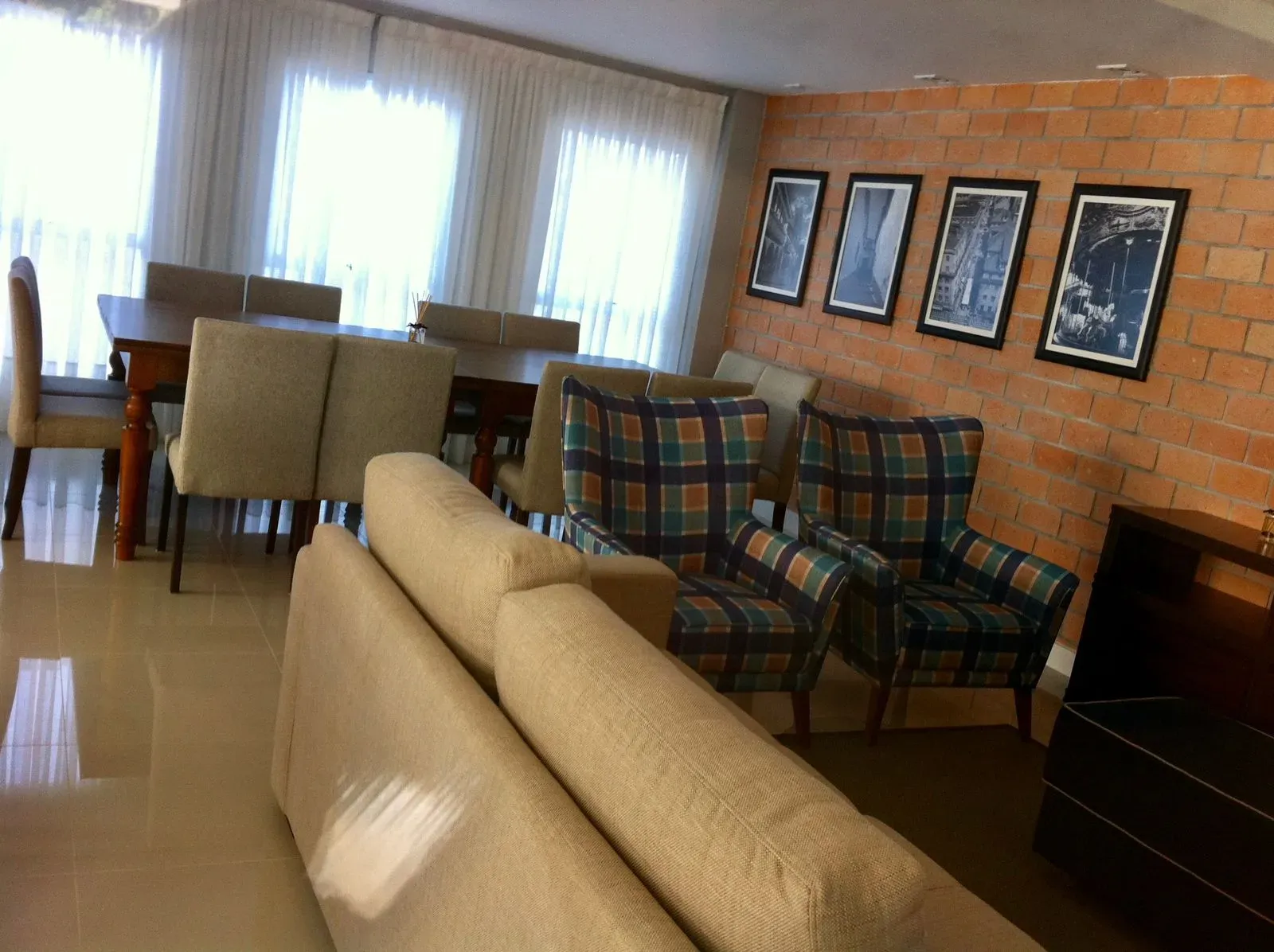 Apartamento com 2 dormitórios sendo 1 suíte e 1 vaga de garagem em Itajaí/SC