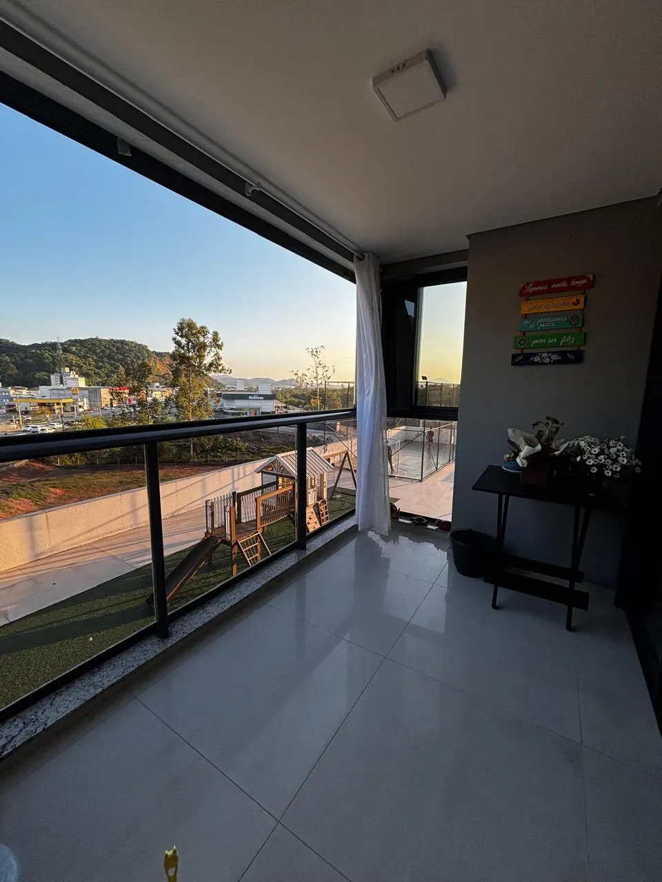 Apartamento com 3 dormitórios sendo 1 suíte e 2 vagas de garagem  no bairro Ressacada em Itajaí/SC