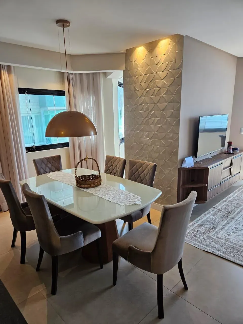 Apartamento frente mar com 3 dormitórios sendo 1 suíte e 1 vaga de garagem no Centro de Itapema