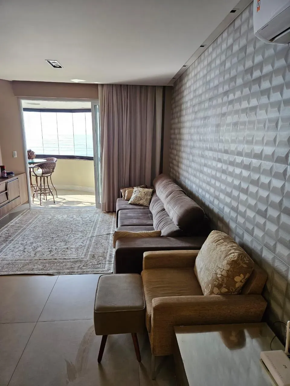 Apartamento frente mar com 3 dormitórios sendo 1 suíte e 1 vaga de garagem no Centro de Itapema