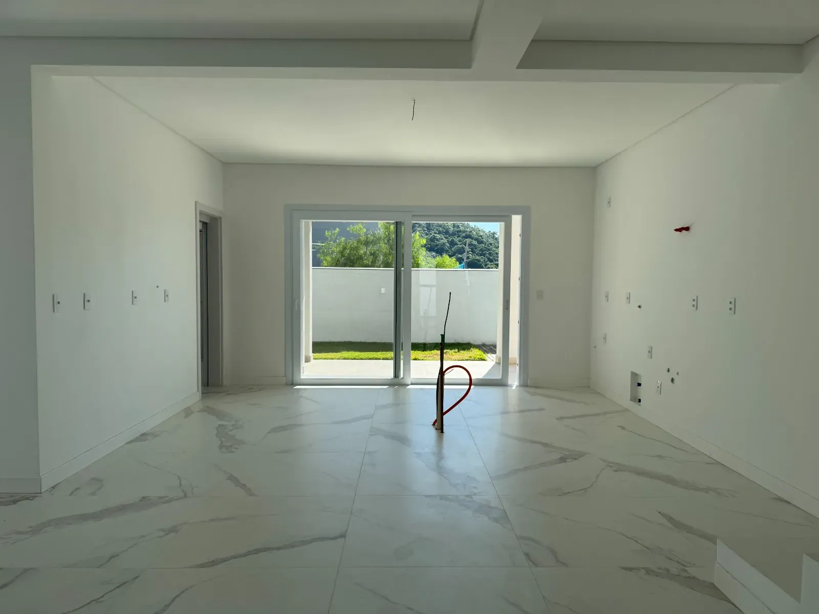 Casa com 4 suítes e 4 vagas de garagem em condomínio Fechado nos Ingleses – Florianópolis/SC