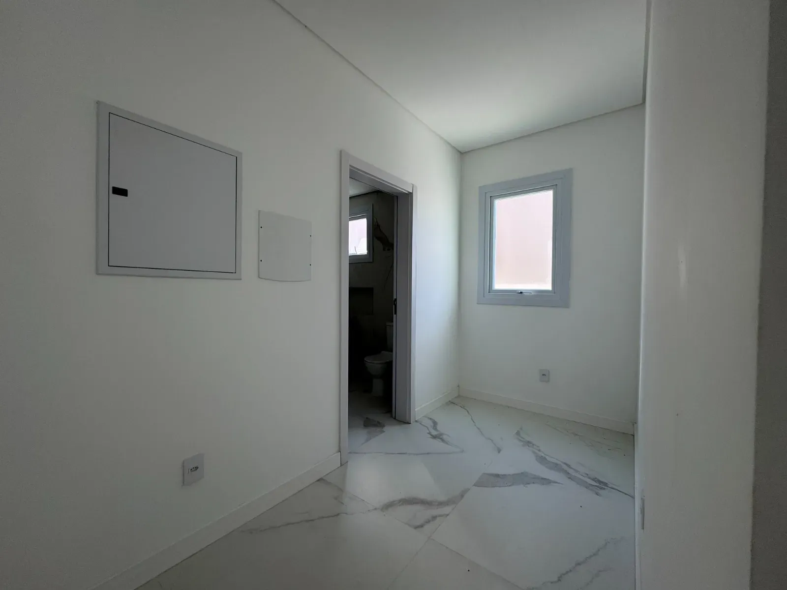 Casa com 4 suítes e 4 vagas de garagem em condomínio Fechado nos Ingleses – Florianópolis/SC