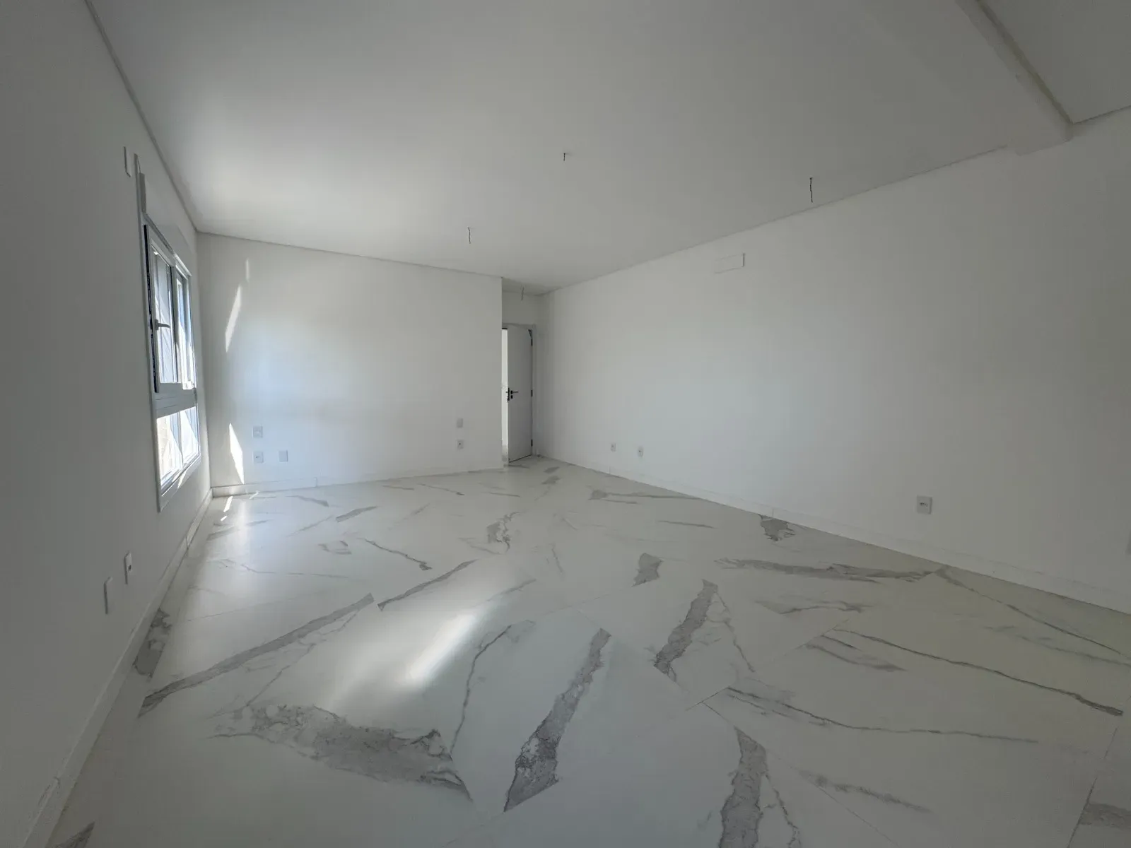 Casa com 4 suítes e 4 vagas de garagem em condomínio Fechado nos Ingleses – Florianópolis/SC