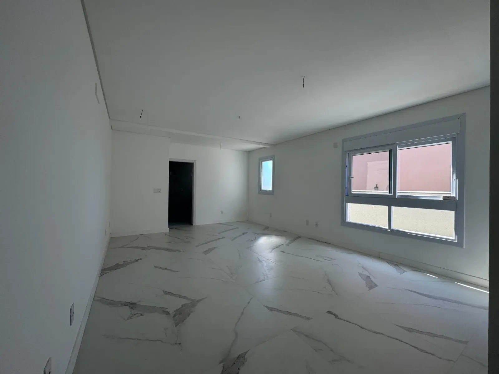 Casa com 4 suítes e 4 vagas de garagem em condomínio Fechado nos Ingleses – Florianópolis/SC