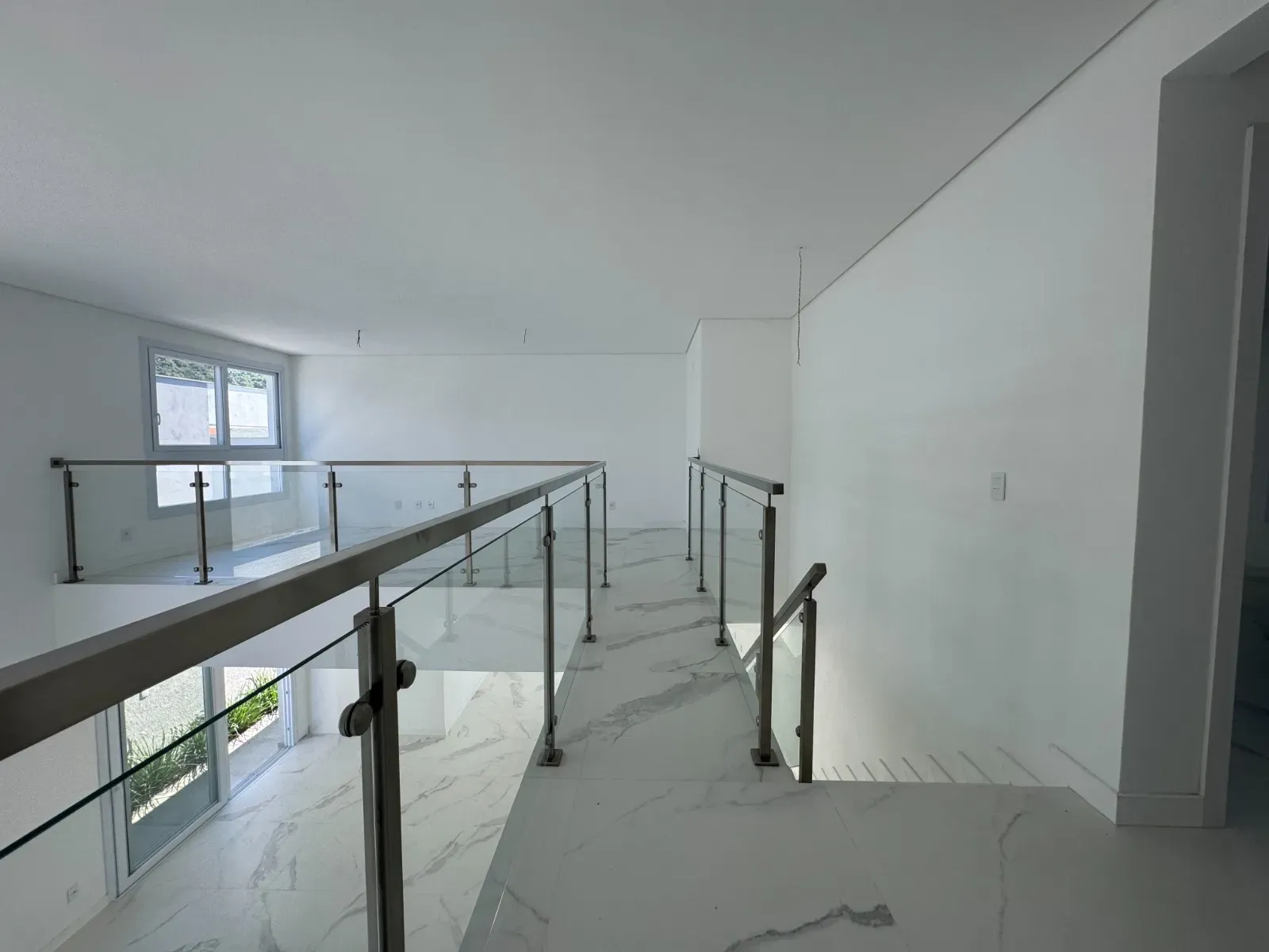 Casa com 4 suítes e 4 vagas de garagem em condomínio Fechado nos Ingleses – Florianópolis/SC