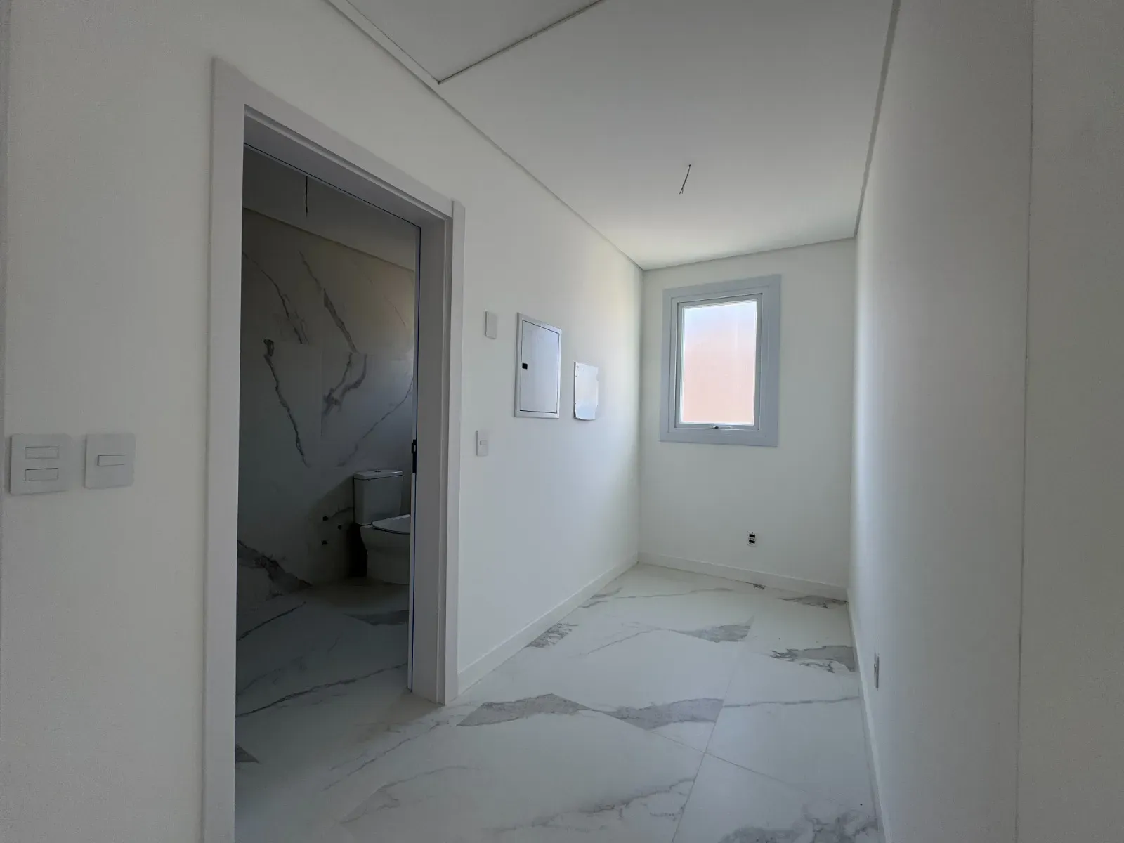 Casa com 4 suítes e 4 vagas de garagem em condomínio Fechado nos Ingleses – Florianópolis/SC