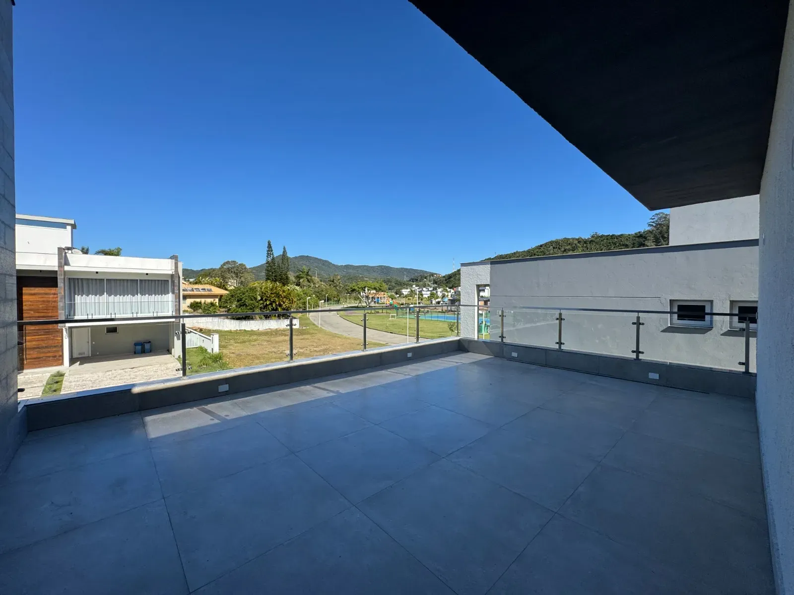 Casa com 4 suítes e 4 vagas de garagem em condomínio Fechado nos Ingleses – Florianópolis/SC