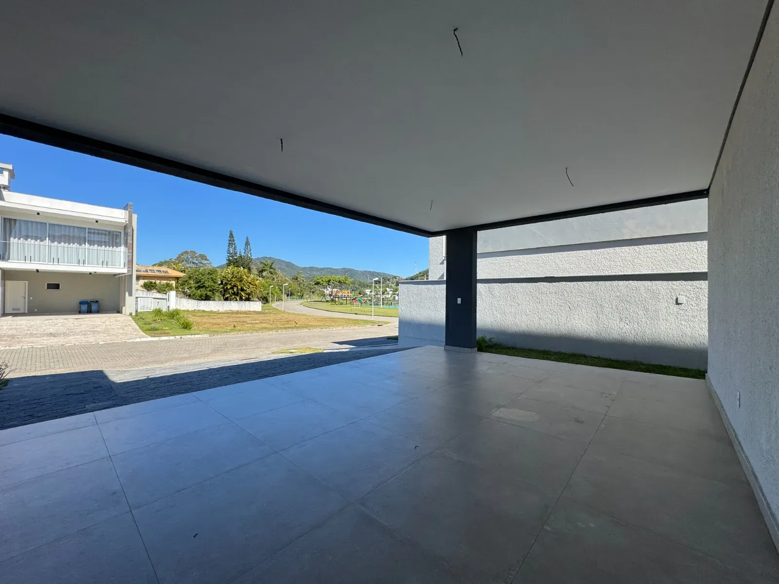 Casa com 4 suítes e 4 vagas de garagem em condomínio Fechado nos Ingleses – Florianópolis/SC