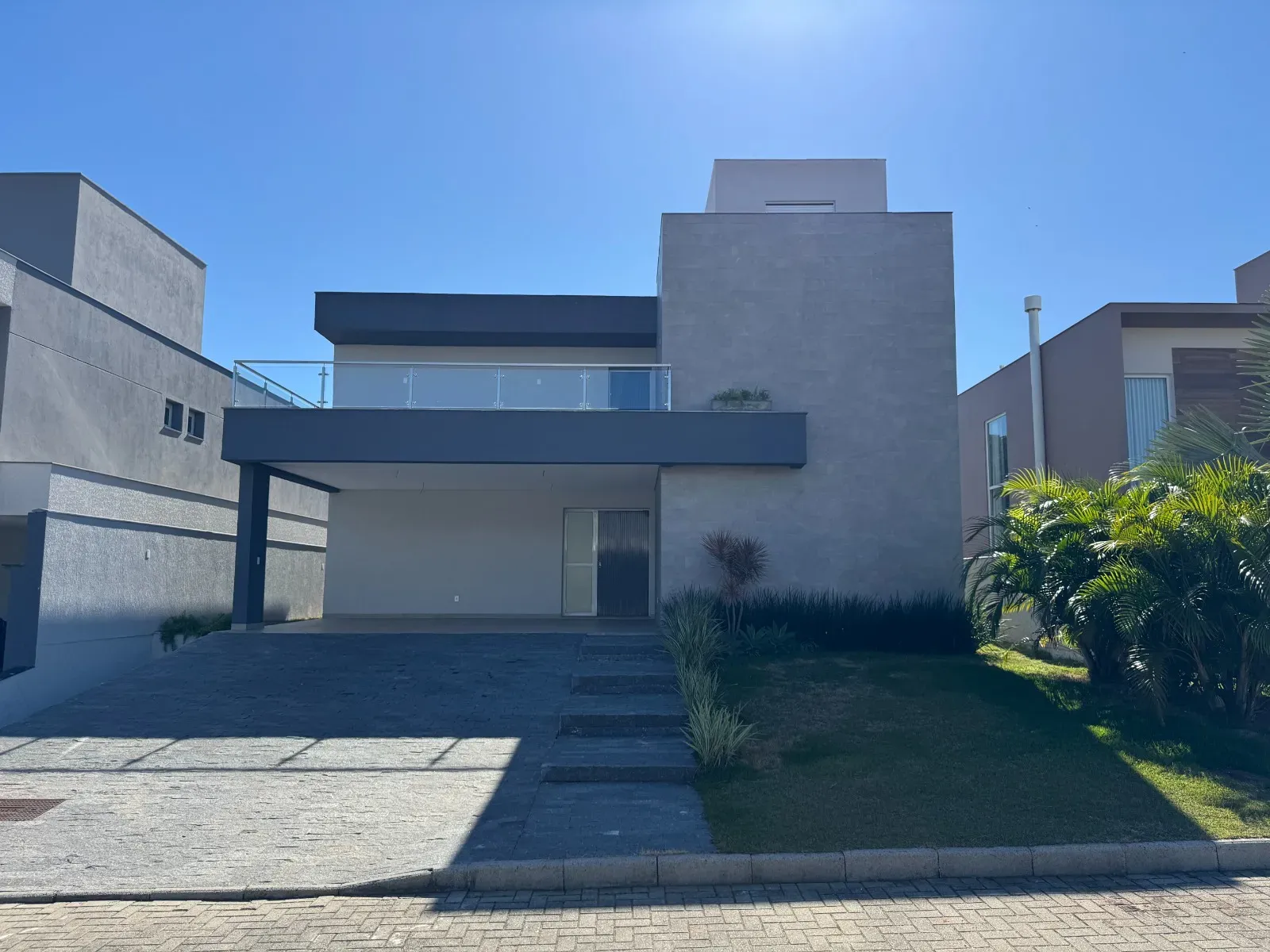 Casa com 4 suítes e 4 vagas de garagem em condomínio Fechado nos Ingleses – Florianópolis/SC