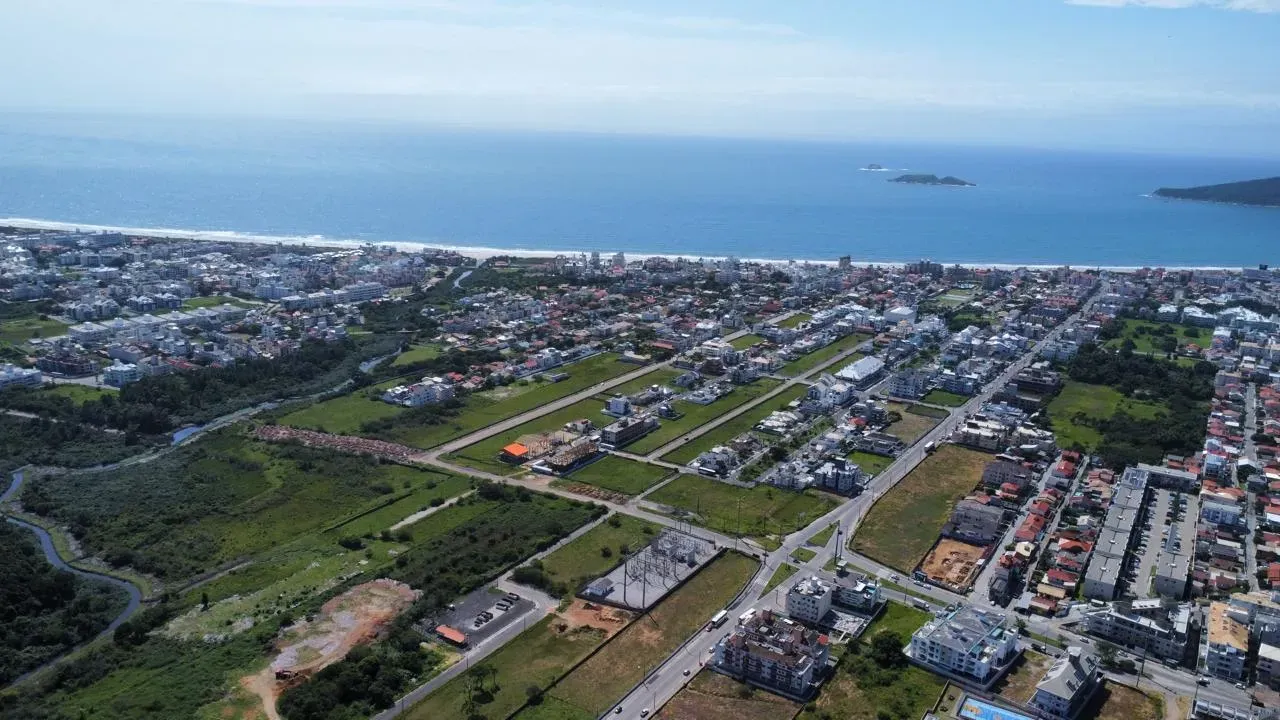 Casa com 4 suítes e 4 vagas de garagem em condomínio Fechado nos Ingleses – Florianópolis/SC