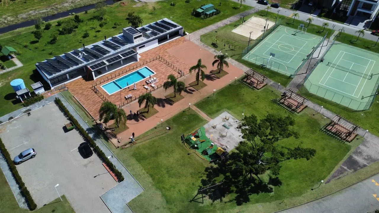 Casa com 4 suítes e 4 vagas de garagem em condomínio Fechado nos Ingleses – Florianópolis/SC